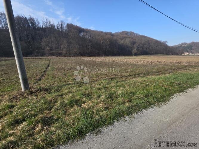 Građevinsko zemljište 1.618 m² – ravan teren, mirna lokacija - 2