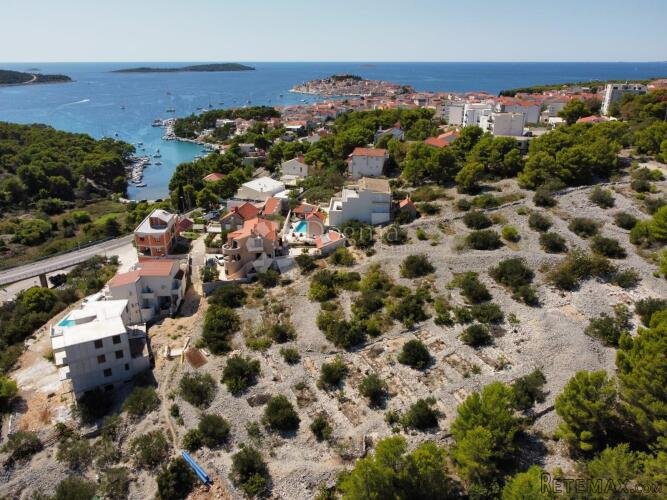 PRIMOŠTEN GRAĐEVINSKO ZEMLJIŠTE 2200 M2 NA ODLIČNOJ POZICIJI - 2