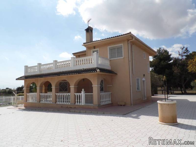 4 Bedrooms - Villa - Alicante - For Sale