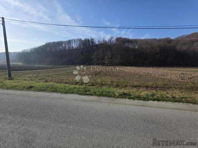 Građevinsko zemljište 1.618 m² – ravan teren, mirna lokacija - 3
