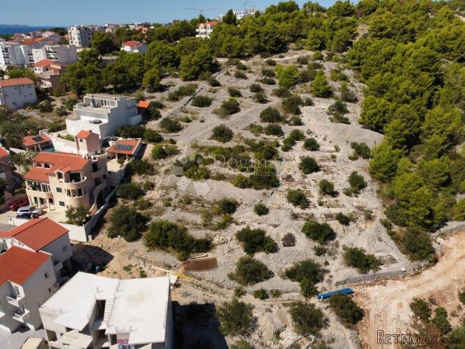 PRIMOŠTEN GRAĐEVINSKO ZEMLJIŠTE 2200 M2 NA ODLIČNOJ POZICIJI - 3