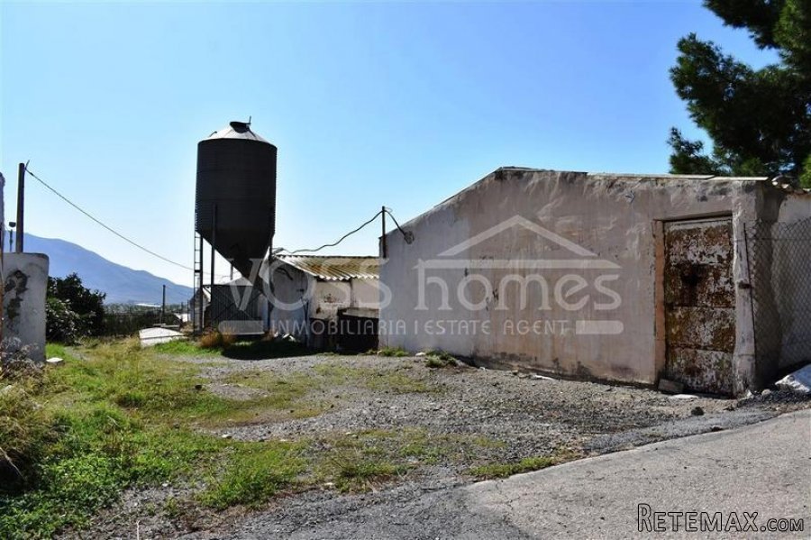 Urban plot of land of 1.500m2 with 3 old large warehouses.. - 3