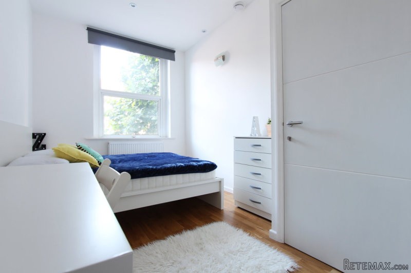 Single with double bed near West..