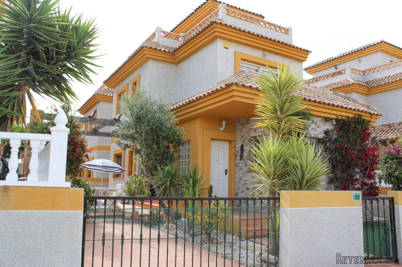 3 Bedrooms - Villa - Alicante - For Sale