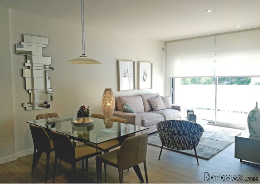Wonderful triplex townhouse located in Villamartín..