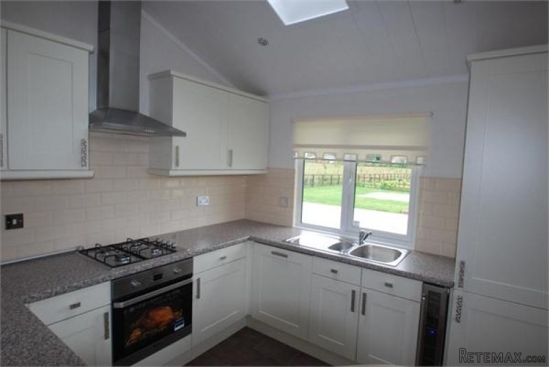 2 Bedroom Park Home - 2