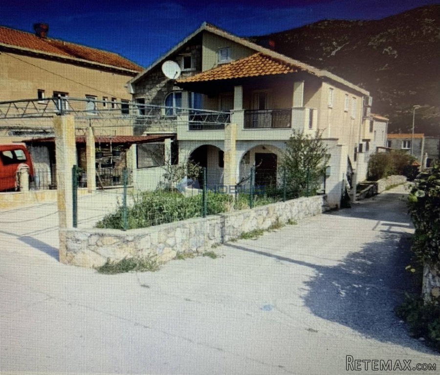 Cavtat, stan u kući, 56m2 + 21 m2 vrt