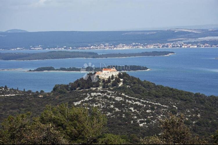 Interesantna i posebna lokacija! Otok Babac-građevinsko zeml