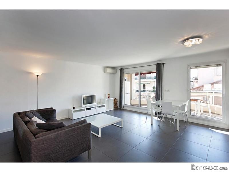 Sleek And Modern Two Bed In Centre Ville