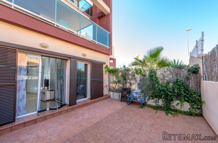 Superb Spacious 2 Bedrommed Ground Floor Apartment in El..