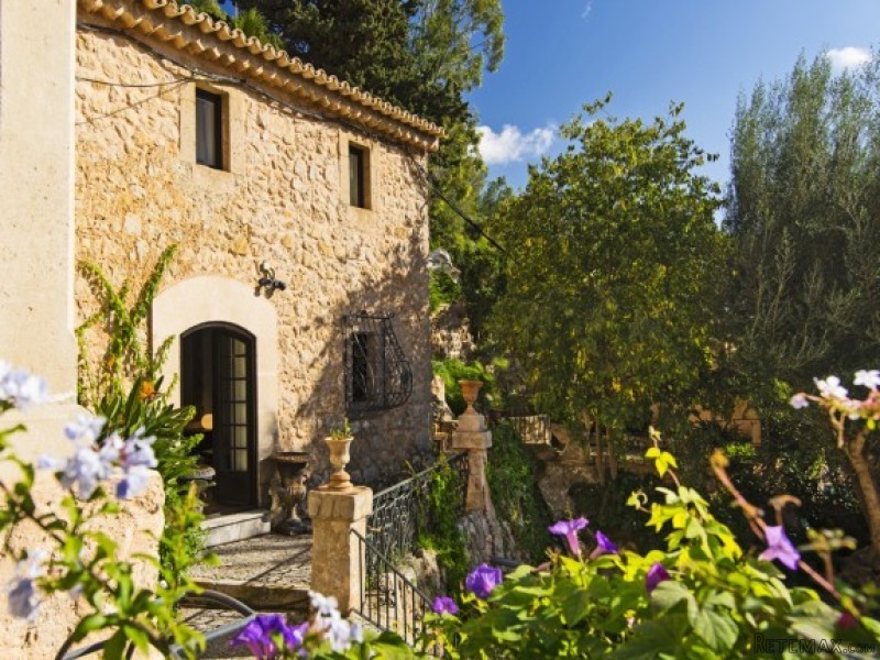 Antique Jewel In Alaro