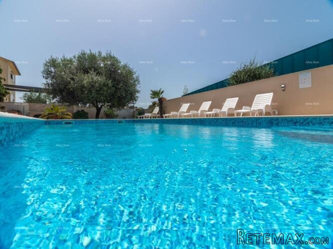 Apartmanska kuća s bazenom!Blizina mora i plaže! Peroj.