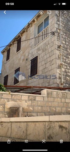 Brač, Pučišća, 2 kuće 270m2 + 30 m2, parcela 370m2