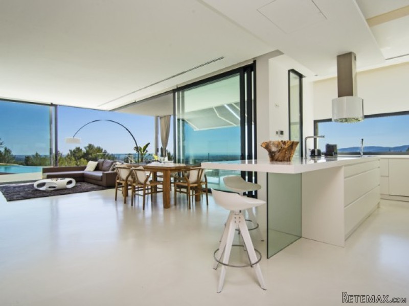Luxury Villa With Spectacular Views In..