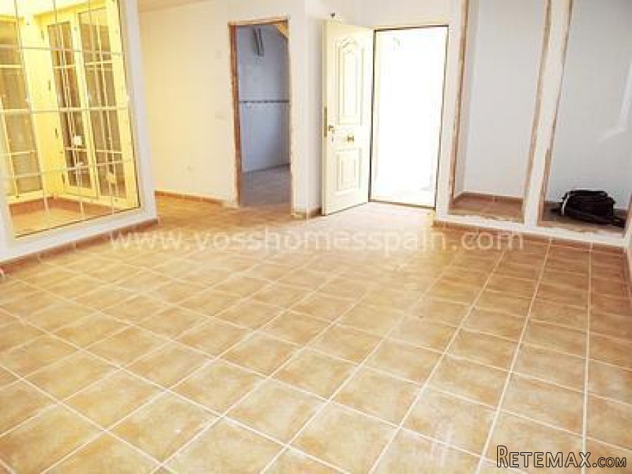 A 2 bed, 2 bath villa needing finishing off on a plot of.. - 2