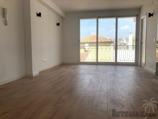 A completely renovated apartment with unobstructed views.. - 2