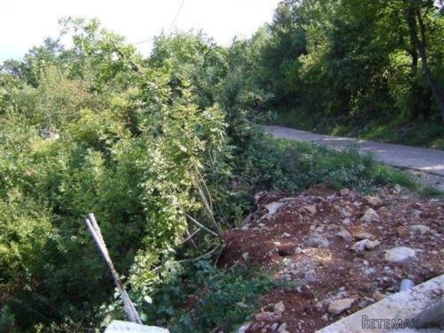 TEREN U DOBREĆU - 567m2 - GRAĐEVINSKA DOZVOLA - 2