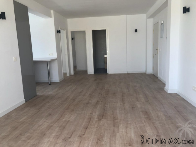 A completely renovated apartment with unobstructed views.. - 4
