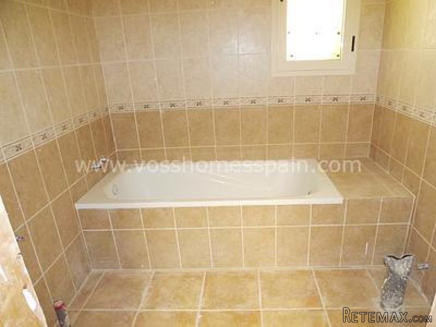 A 2 bed, 2 bath villa needing finishing off on a plot of.. - 6