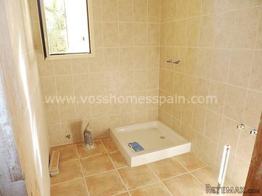 A 2 bed, 2 bath villa needing finishing off on a plot of.. - 7