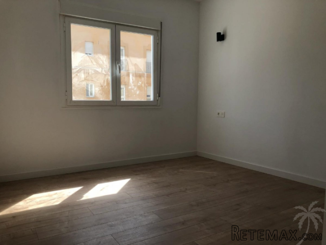 A completely renovated apartment with unobstructed views.. - 7