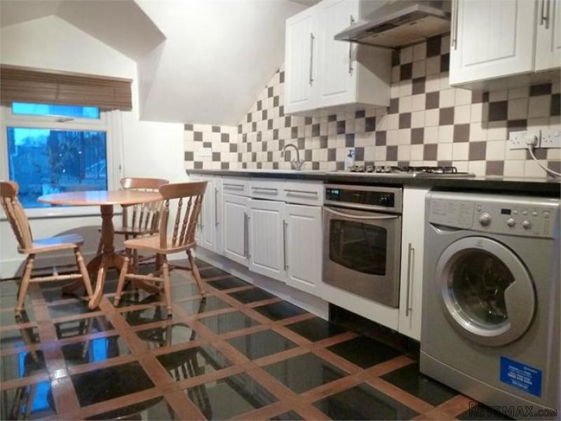 Comyn Road SW11 1QB