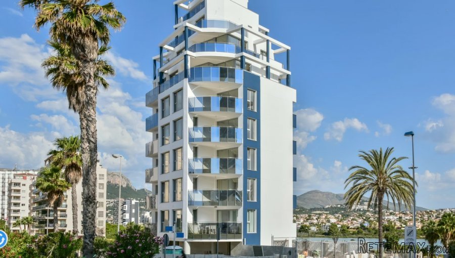 Nueva promoción de un edificio de apartamentos de lujo..