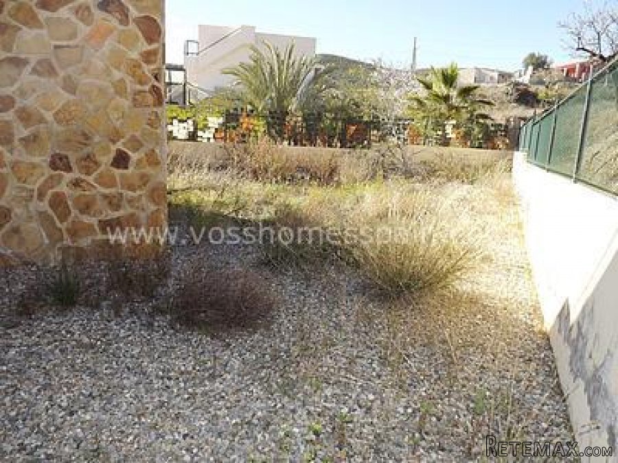 A 2 bed, 2 bath villa needing finishing off on a plot of.. - 9