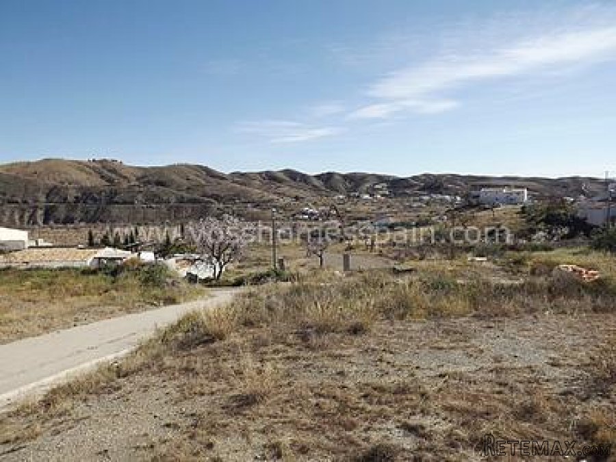 A 2 bed, 2 bath villa needing finishing off on a plot of.. - 10