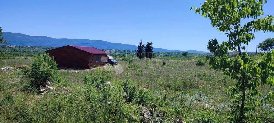 GRAĐEVINSKO ZEMLJIŠTE S KUĆOM OD 48 M2, PRIDRAGA