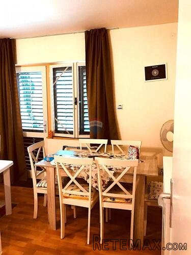 Novi Vinodolski – kuća s 3 apartmana i garažom - 3