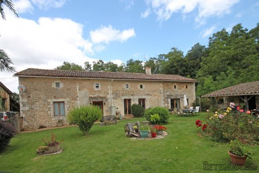 Chaunay (86) - Detached 3 bed/3bath stone farmhouse with..