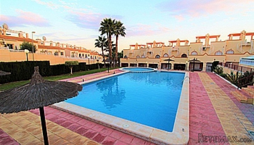 3 Bed 2 Bath 2 Lounge South Facing Townhouse..