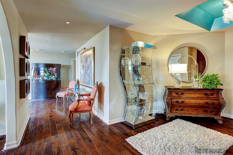 2 bedroom Flat For Sale: 3350 Mccue.. - 2