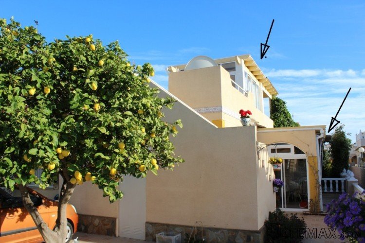 A SUPERB west facing, 2 bedroom, 1 bathroom 54m2 Townhouse..