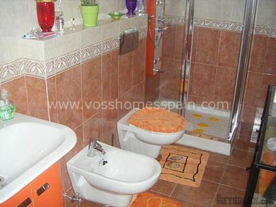 Large, fully furnished 200m2 , 2 storey, detached 3 bed 2.. - 9