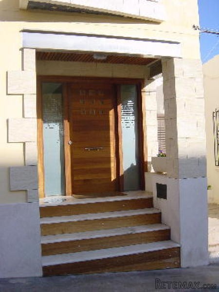 V1617 - Comfortable Town-House With..