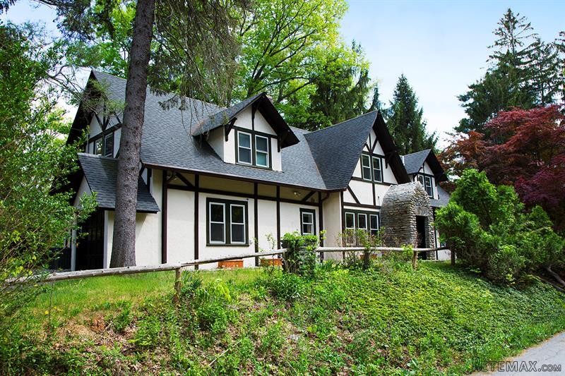 5 bedroom House For Sale: 26 Grey Oaks..