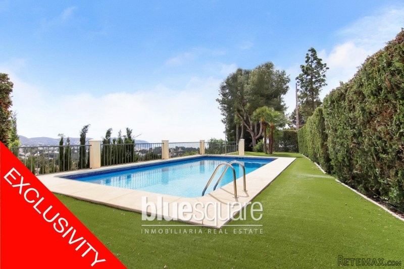 3 Bedroom 2 Bathroom Townhouse in..