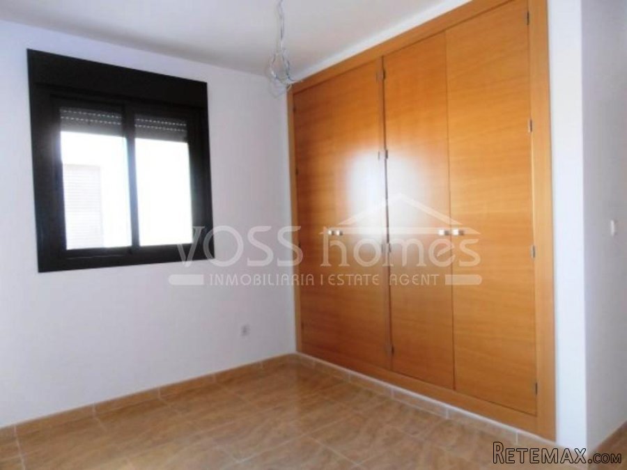 A bargain, well presented, 3 bed, 2 bath triplex 2 storey.. - 13