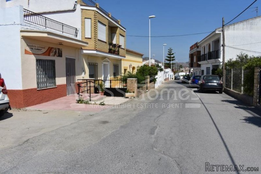 Great buisness option, a total of 2325m2 URBAN land located.. - 3