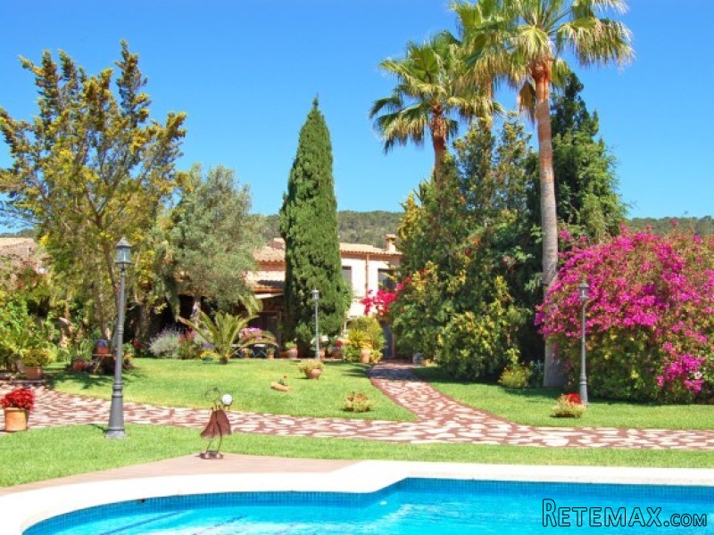 Lovely Country House With Impressive..
