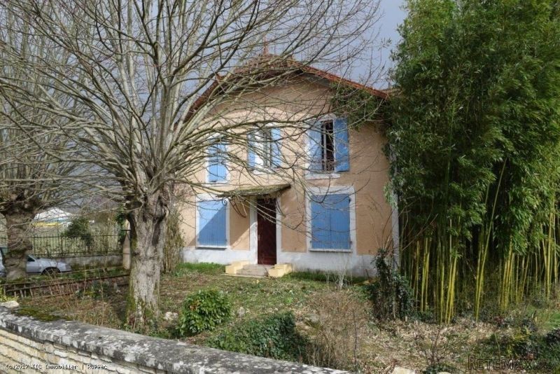 A 5 Bedroom Property Near Mansle In.. - 2