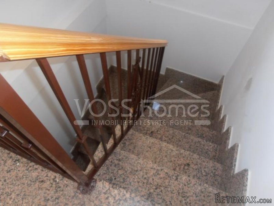A bargain, well presented, 3 bed, 2 bath triplex 2 storey.. - 14