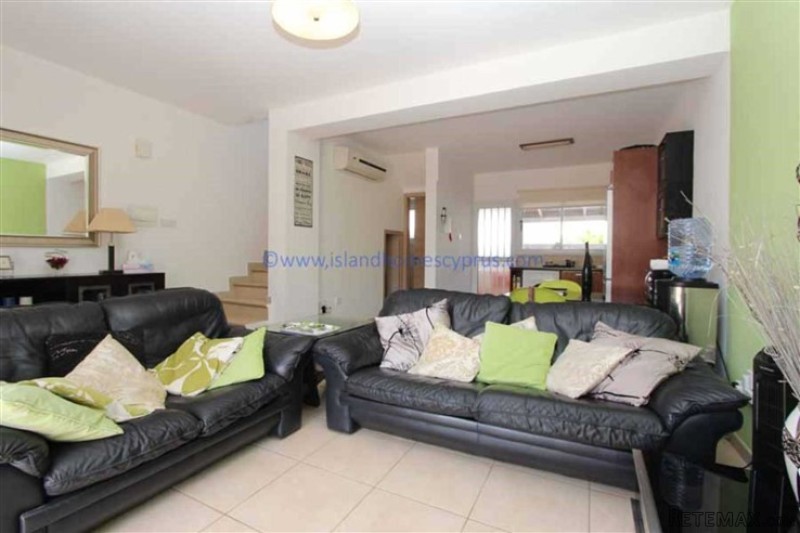 House - For Sale - 2 Bedrooms - 2