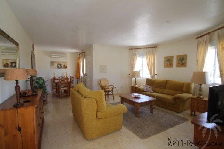 This super luxury detached villa on the south-west with 3.. - 4