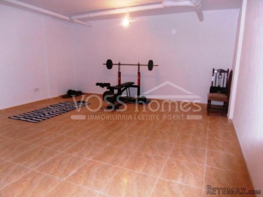 A bargain, well presented, 3 bed, 2 bath triplex 2 storey.. - 15