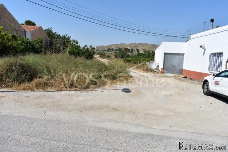 Great buisness option, a total of 2325m2 URBAN land located.. - 5