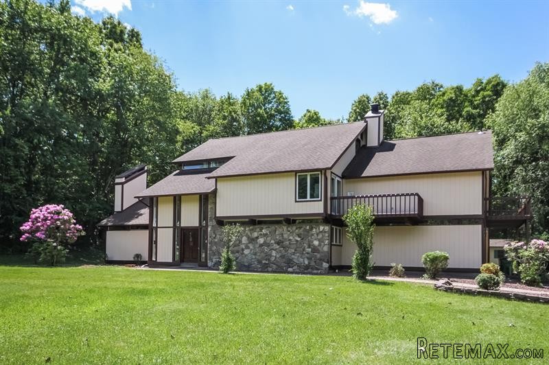 4 bedroom House For Sale: 2 Sundance Rd..