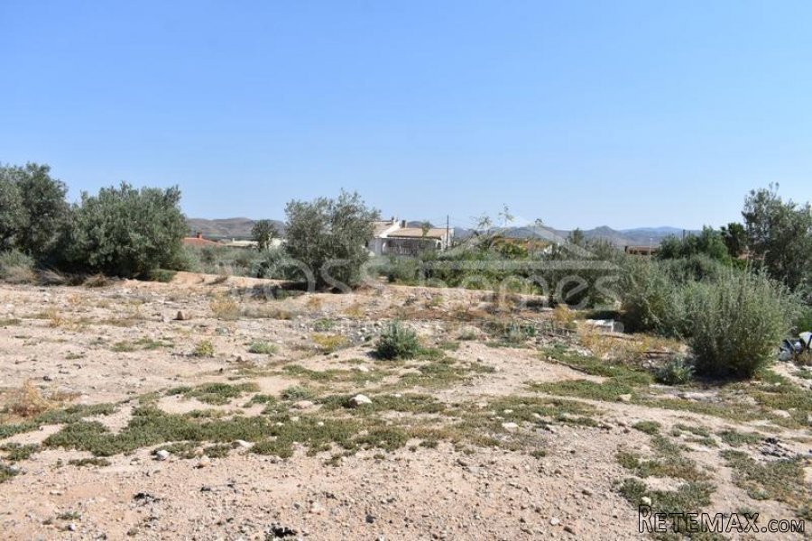 Great buisness option, a total of 2325m2 URBAN land located.. - 6